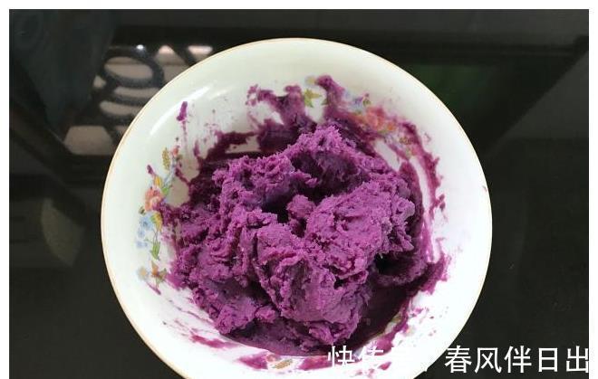 天气|天气转凉，酸奶别再直接吃，做成快手早餐，营养又饱腹，全家都爱
