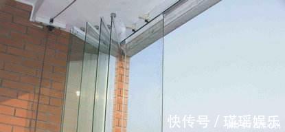 开阔|封阳台不要用铝合金窗了,有钱人都兴装这种替代,真的太聪明了