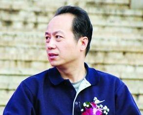 罗京病逝11年,职业生涯最难稿件曝光,李瑞英播报声音都在颤抖