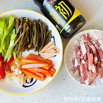 据说这个时候吃酸豆角炒肉,是最好的