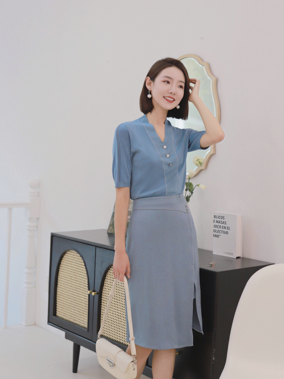 衬衫搭配|都市“精英”女白领都爱这么穿,衬衫搭配半身裙,简约高级又减龄