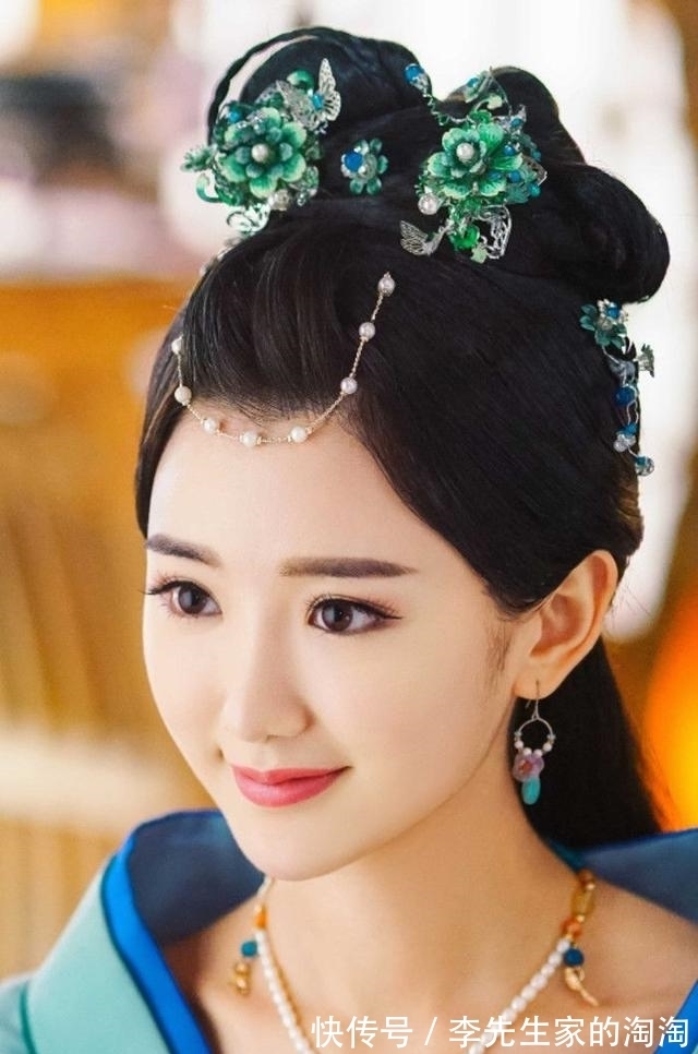 蓝色|《锦绣未央》李家三姐妹的精美蓝装，你更偏爱哪一款？