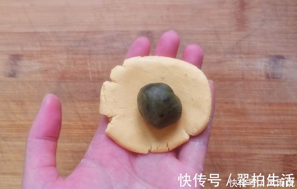 南瓜新吃法,我家每周准做一次,软糯香甜真美味,比炒的好吃多了