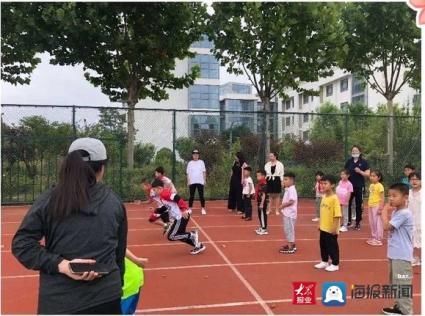 深度|抓深度学习研究 促教育质量提升——临沂凤凰实验学校小学部举行音体美素质教育抽测