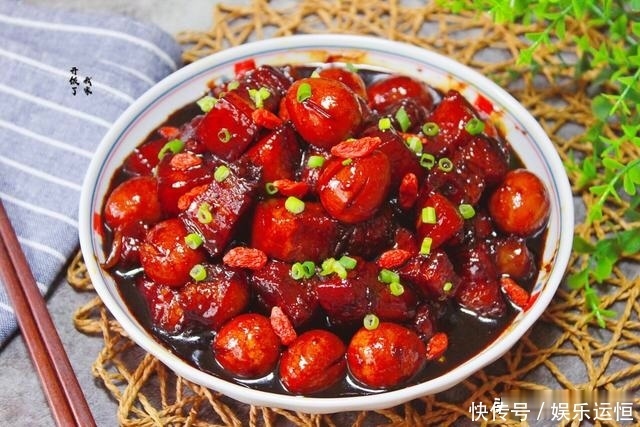 年夜饭的压轴菜来了,寓意招财进宝,肥而不腻,绝对撑得住场面