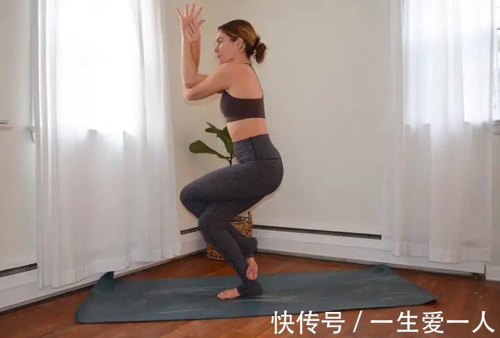 肘部|女人的衰老从肩颈开始,7个瑜伽动作,给你健康的肩颈