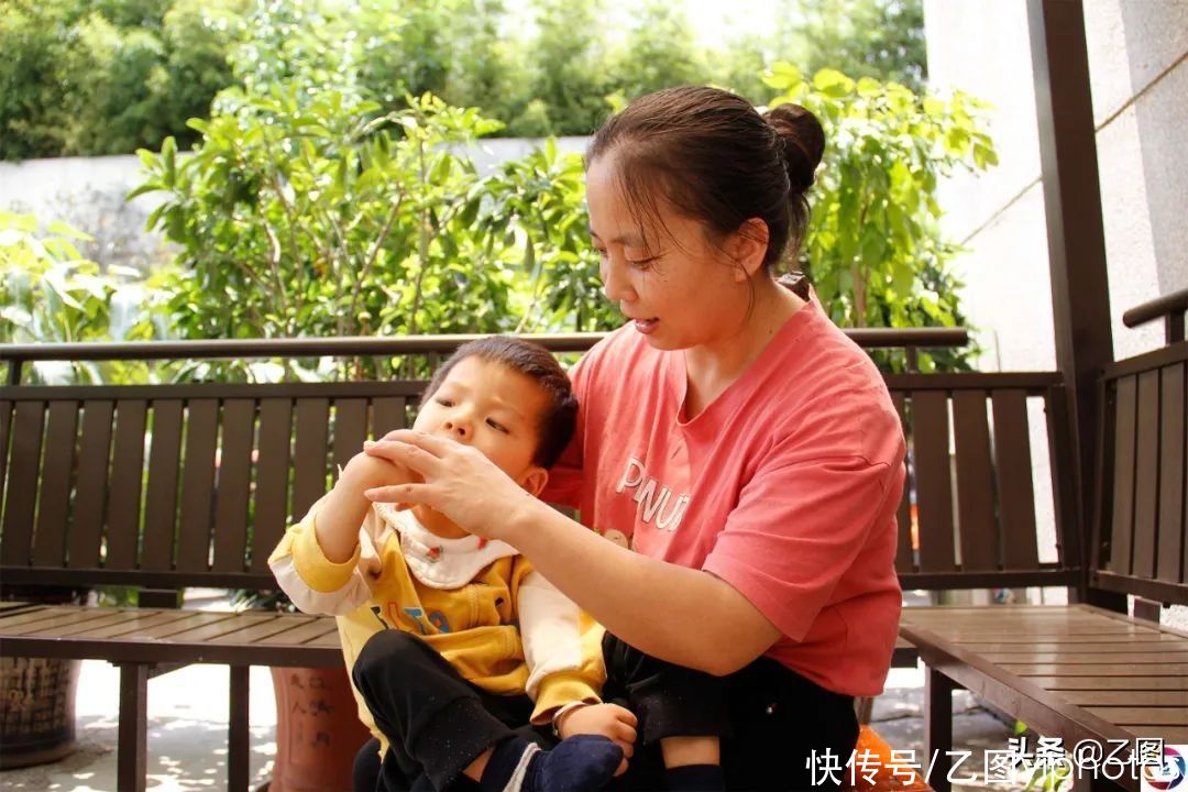 治疗|怪事啊，男童一天只睡2个小时，每到半夜大哭不止，已折腾妈妈4年