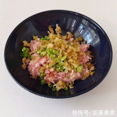 「手抓饼版」鲜肉榨菜锅盔