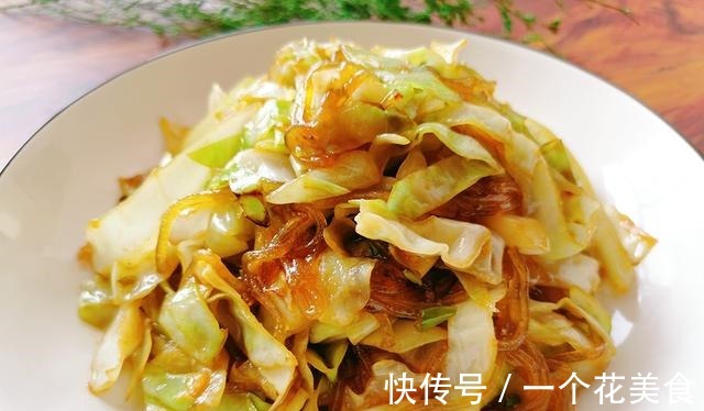 包菜炒粉条时，很多人第一步就错，教你正确做法，脆爽入味又下饭！