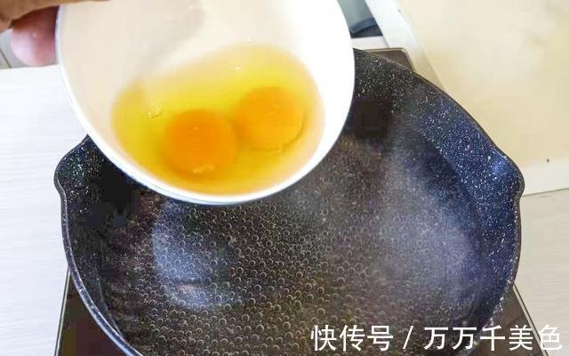荷包蛋|水煮荷包蛋时，水开下锅还是冷水下锅？都错了，这样做次次零失败