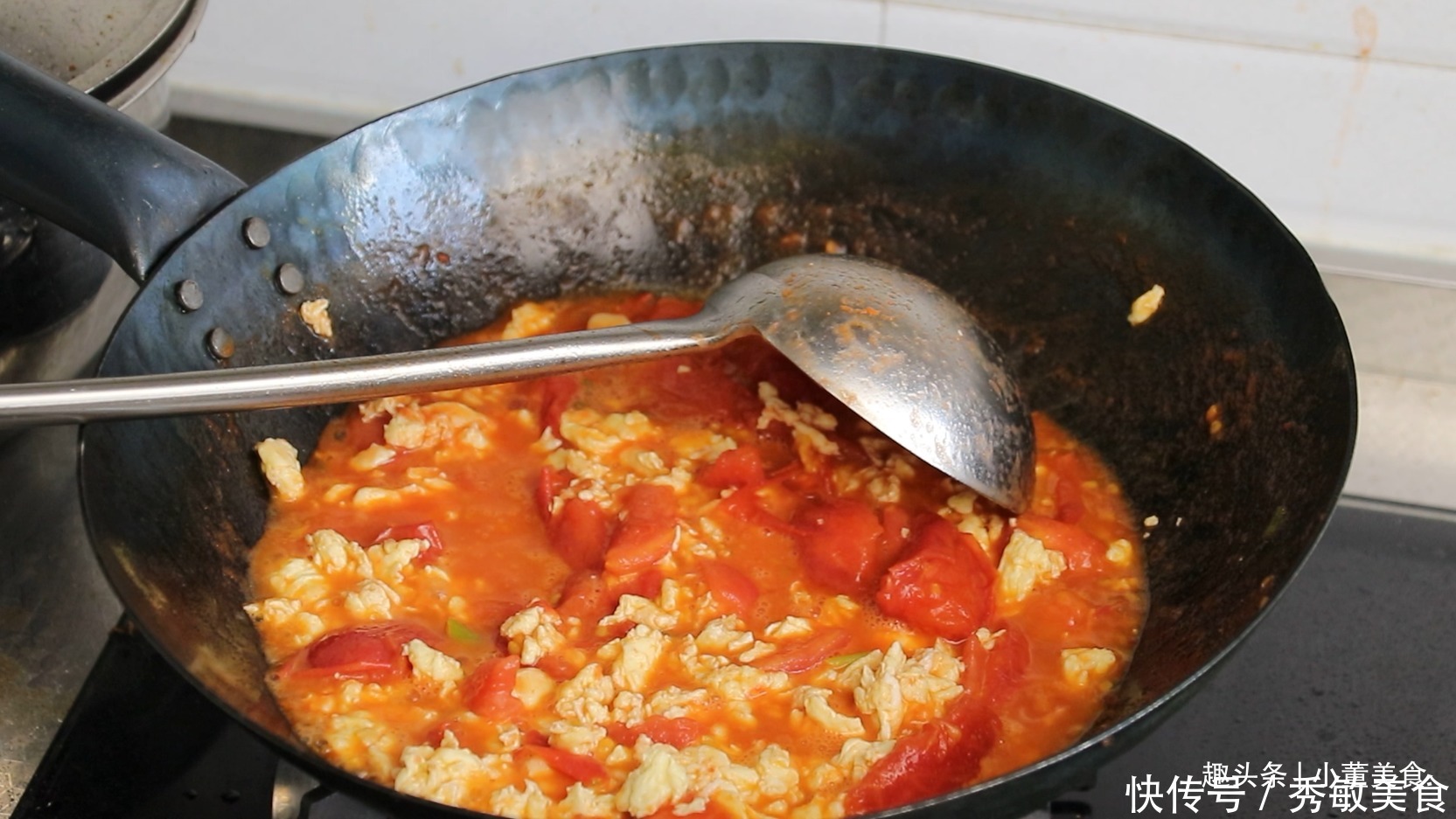 西红柿炒鸡蛋,先炒鸡蛋还是先炒西红柿很多人搞错,难怪不好吃