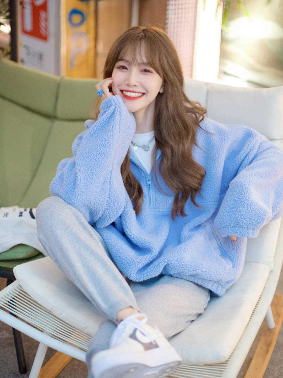 下装|冬天来一件彩虹色羊羔毛外套吧!保暖舒适又减龄,奶fufu的超可爱