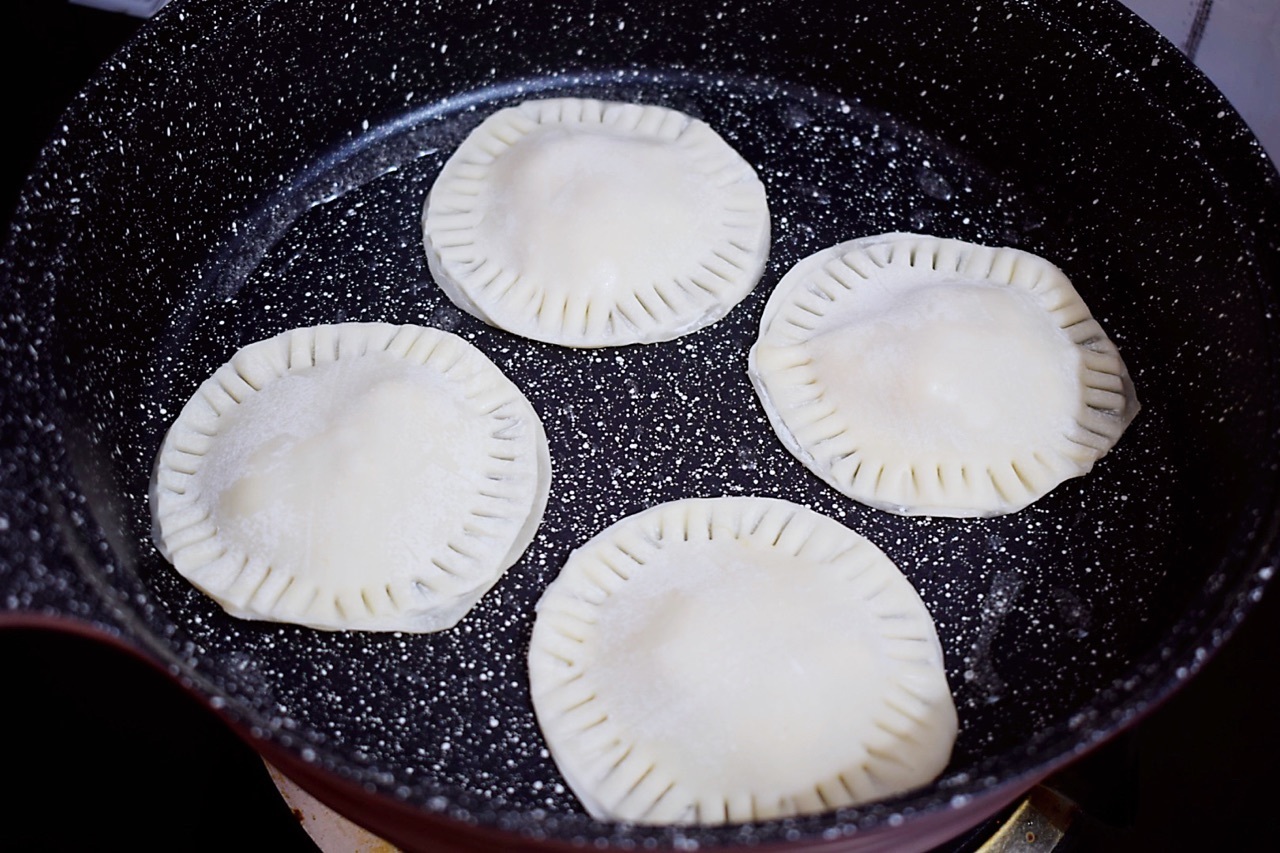 好吃可口的饺子皮香蕉派，美味健康，一口满足