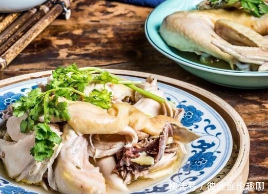 美食推荐：开胃蕨根粉、糖醋小排、手撕杏鲍菇、隔水蒸鸡的做法