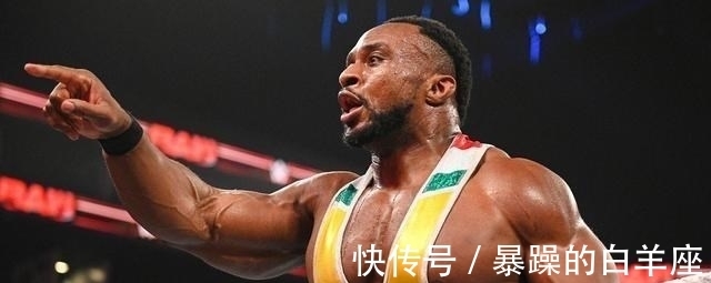 昨日RAW結(jié)束后,蘭迪為女兒慶生!現(xiàn)場觀眾齊聲高唱生日快樂歌!