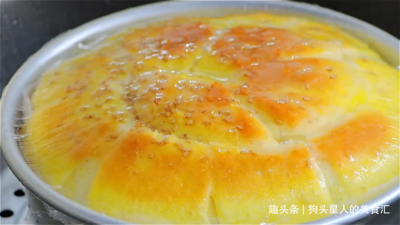 4个鸡蛋一碗面,教你不用烤箱蒸蛋糕,香甜又松软,做法简单易学