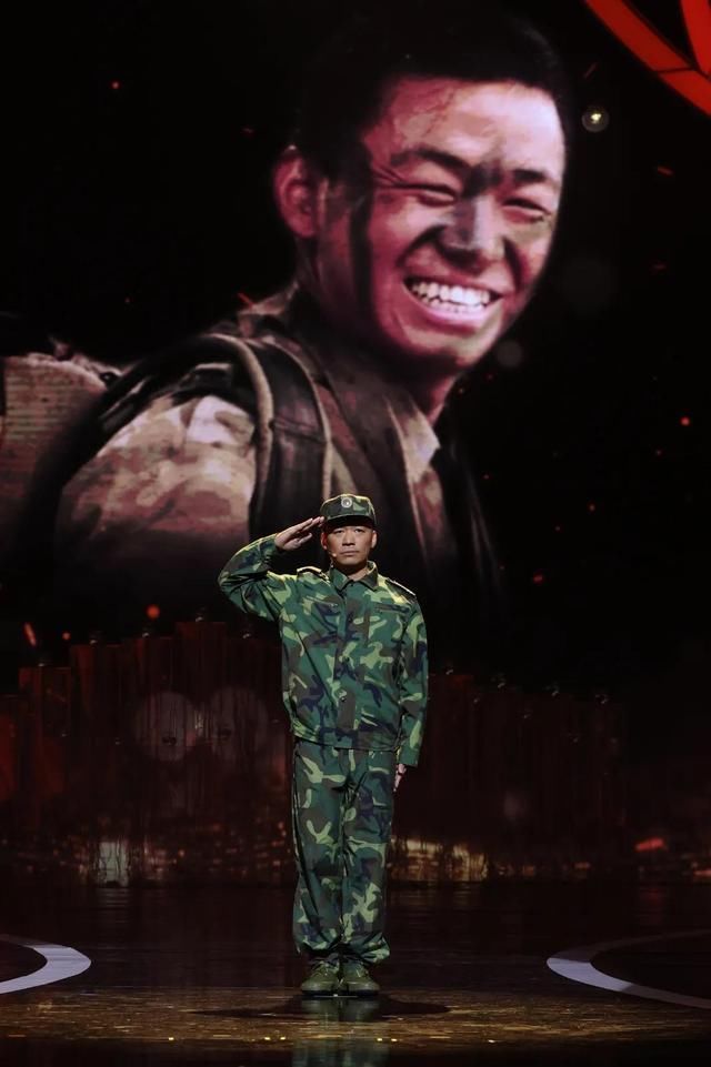 东方卫视电视剧品质盛典星光闪耀，《士兵突击》剧组重聚获表彰