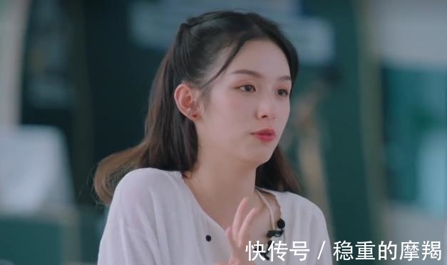 中餐厅|龚俊做饭热到冒汗，拿纸巾擦脸导致妆花了，素颜很惊喜