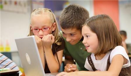 动作|12岁女孩弯腰时一个动作,被父母发现异常10个孩子就有2个中招