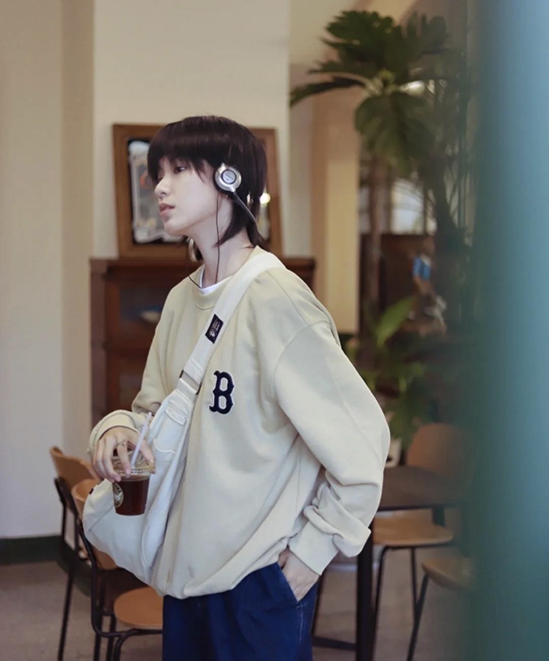 温暖|小个子女生这样穿卫衣,让你冬日也温暖又洋气,休闲感满分!