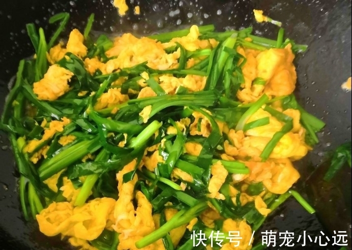 鸡蛋液|韭菜炒鸡蛋时，很多人把顺序弄错，怪不得鸡蛋不嫩，韭菜不翠绿