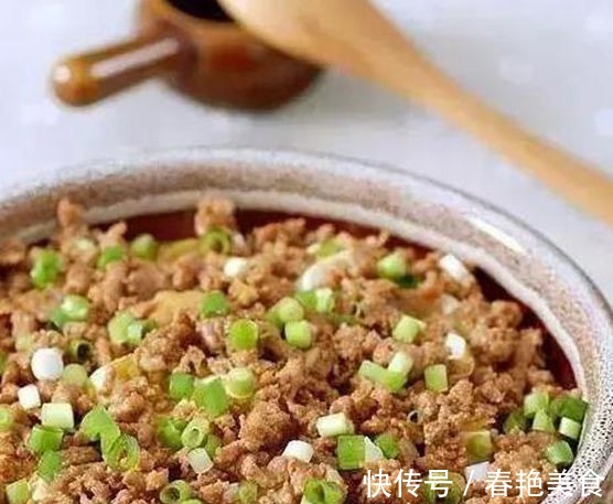 美食|美食看看野山菌炒肉,末蒸豆腐,咸蛋黄焗土豆片,蒜香鸡翅