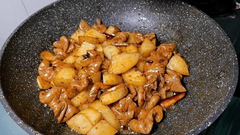 肥肠这样做,味道才叫香,肥而不腻,香辣解馋,看着就有食欲