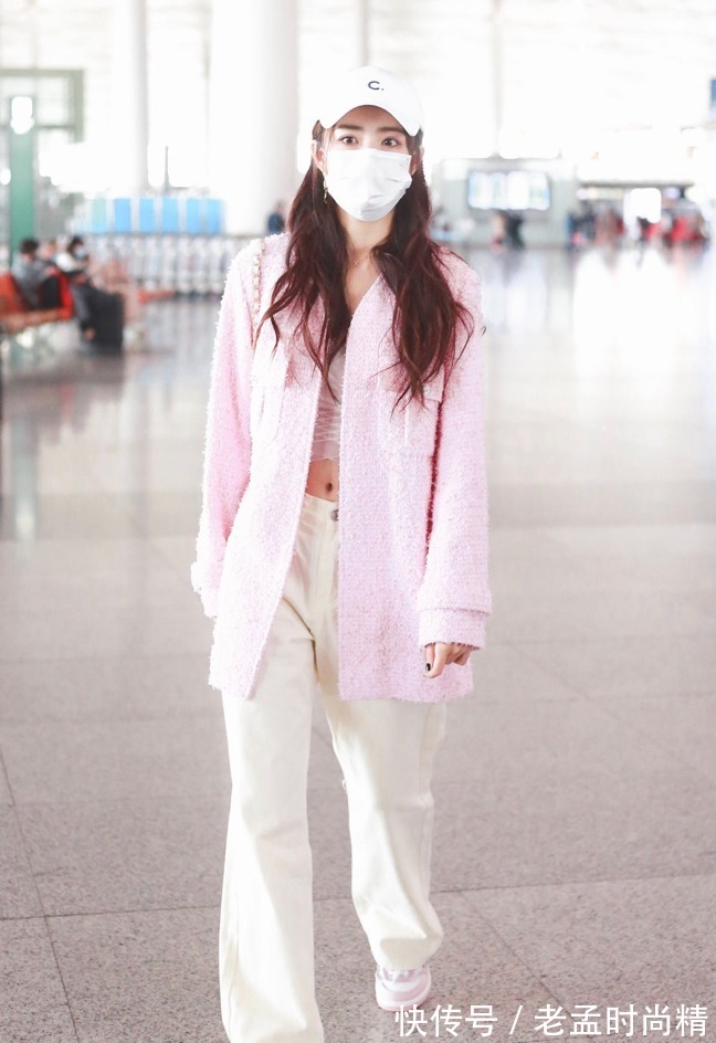 紧身牛仔裤 怎么把“牛仔裤”穿好看?裤型和搭配都要下功夫