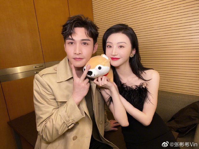 张彬彬晒与景甜合影 网友直呼"好配"