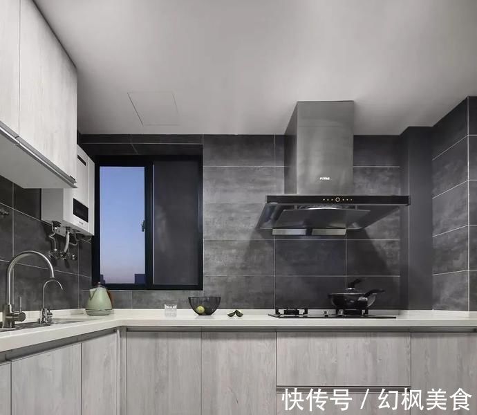 墨绿色|107㎡现代轻奢风格装修,时尚精致演绎优雅品位