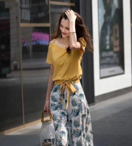 街拍:长策靴的美女,走路带风,充满着女性独特的魅力