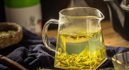它是天然“咽炎克星”，每日喝一杯，润喉护嗓，慢性咽炎远离你