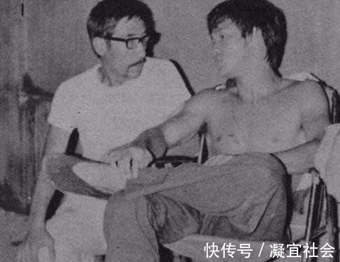 李振藩|李小龙与韩英杰切磋武术罕见照,韩英杰对李小龙腿上功夫大加赞叹