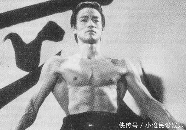 武术|李小龙,一代格斗宗师,一名著名演员,他不是神,但至今无法超越