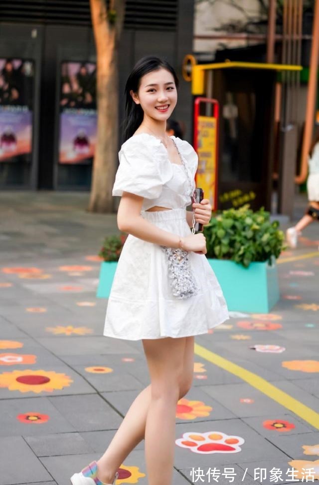 女孩子 最清爽的夏季穿搭套装,小白裙+小白鞋就够了,清凉干净又舒适!