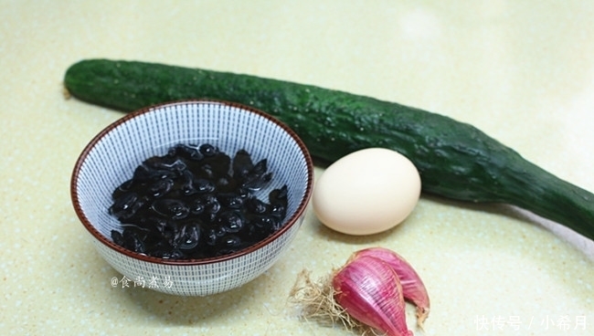 木耳|此菜,我家每周吃两顿,雷打不动,营养水分足,低脂美容嫩肌肤