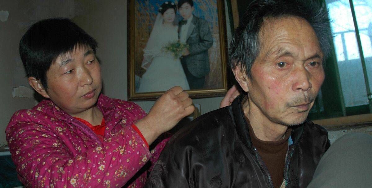 母爱|坐月子时,母亲说腰疼不能来,听到那边对话,母爱太伟大