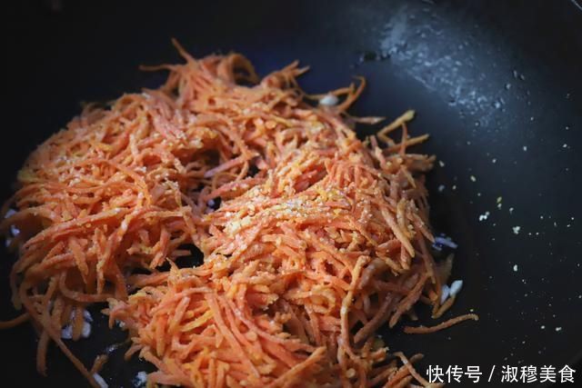 跟妈妈学了个胡萝卜的新吃法,软香不上火,头一次做就成功了