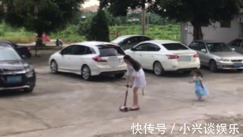 孩子气|“皮得很小姨”抢娃滑板车火了，网友：娃好可爱，好想抱抱她小姨