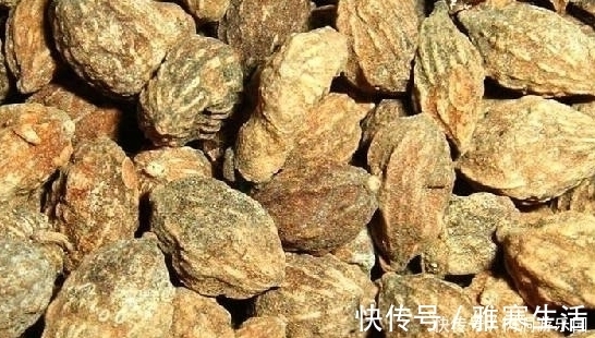 延缓衰老|女性40岁后，用3味药泡水喝，排湿气防失眠，对身体好处多