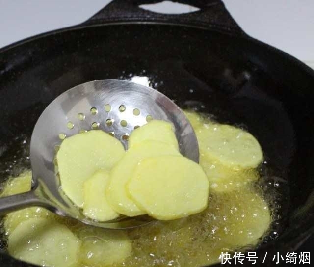 干锅土豆片,香辣过瘾,做法简单,好吃到放不下筷子