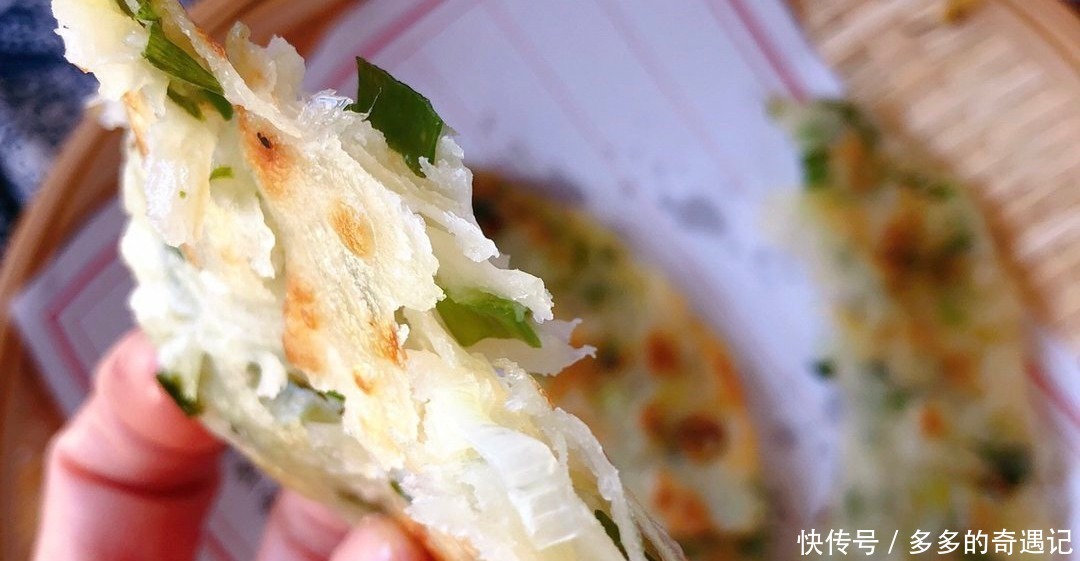 想吃葱油饼不用再去外面买了,教你详细教程,咬一口酥掉渣!