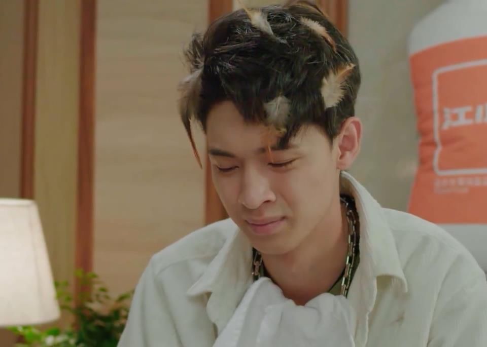 秦霄贤|直男做饭寸草不生!德云社秦霄贤和尹正做鸡,满身是毛上蹿下跳