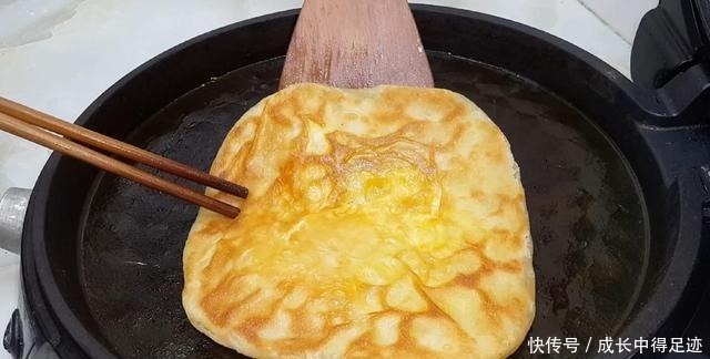 大泡|爱吃烙饼的要收藏了，加4个鸡蛋，个个空心鼓大泡，比手抓饼好吃