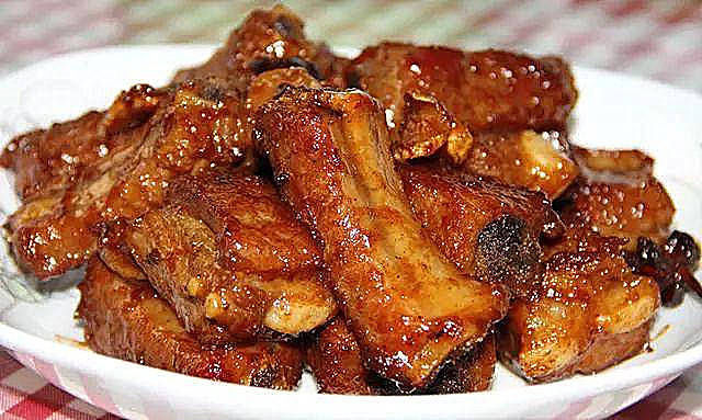 这才是排骨最好吃的做法，不加一滴水，软拉脱骨，出锅全家抢着吃