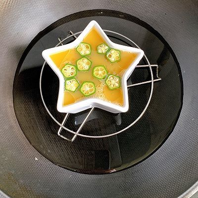 温水|秋葵蒸鸡蛋羹