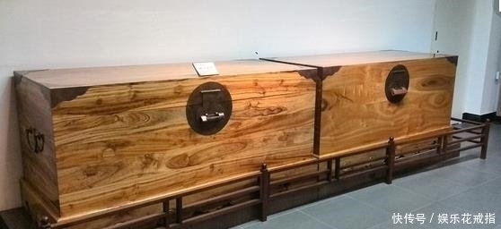 金丝檀木|博物馆把皇帝棺椁扔进山沟,考古专家急忙寻找,附近村子传来噩耗