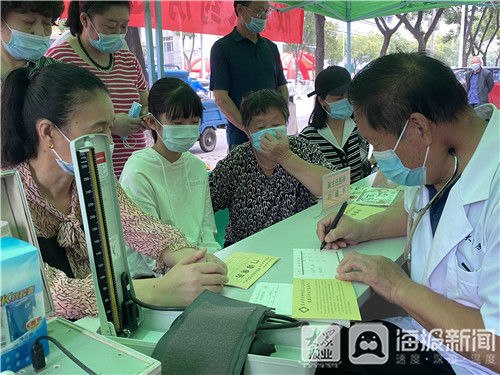 药房|暖心公益迎国庆！龙口胶东大药房举行大型义诊送健康活动