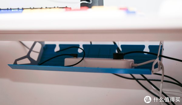 礼物|超彰显“钞能力”的礼物——傲风联名高达电竞桌上手体验