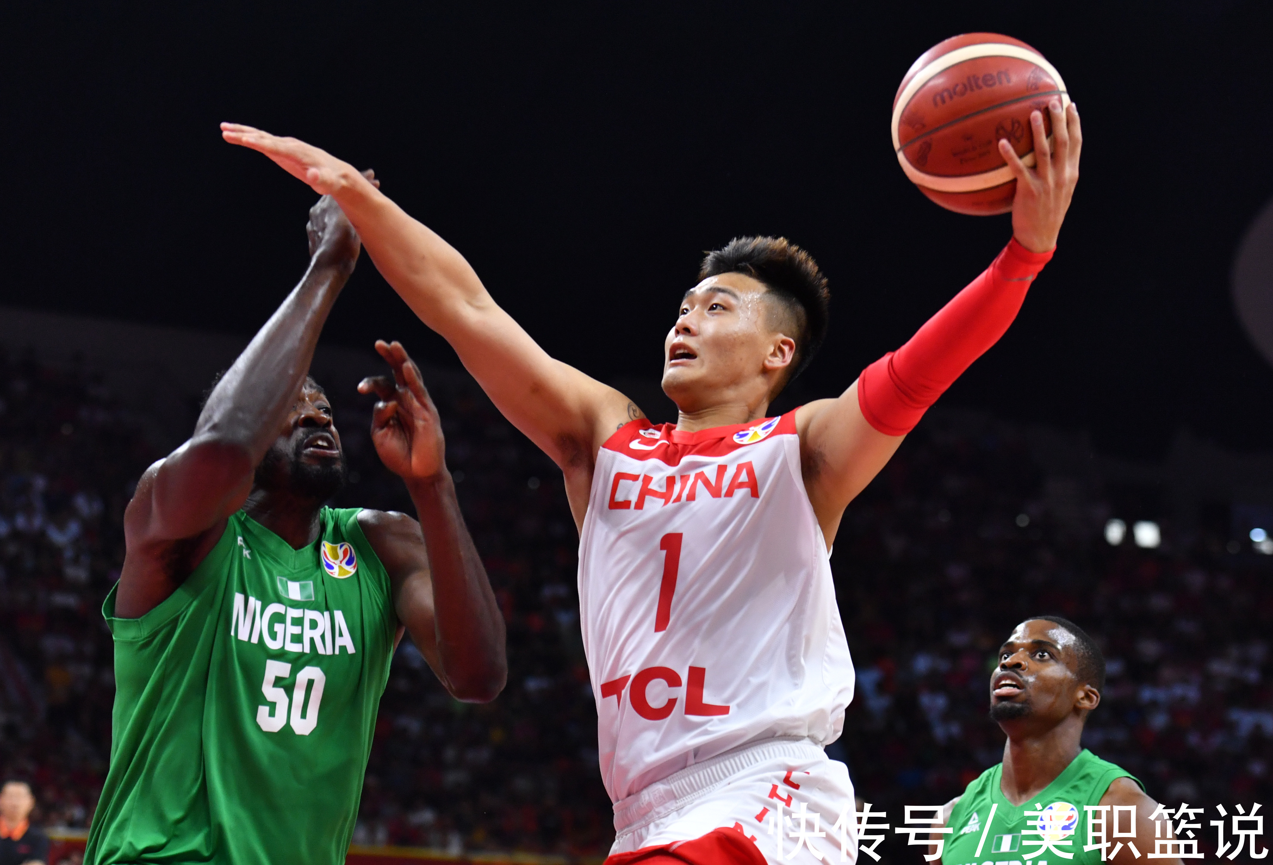 |笑话!CBA胡明轩表态,不解约并参加商演捞钱,姚明能否一视同仁